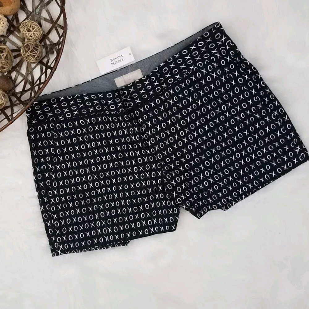 New Banana Republic XO black & white shorts